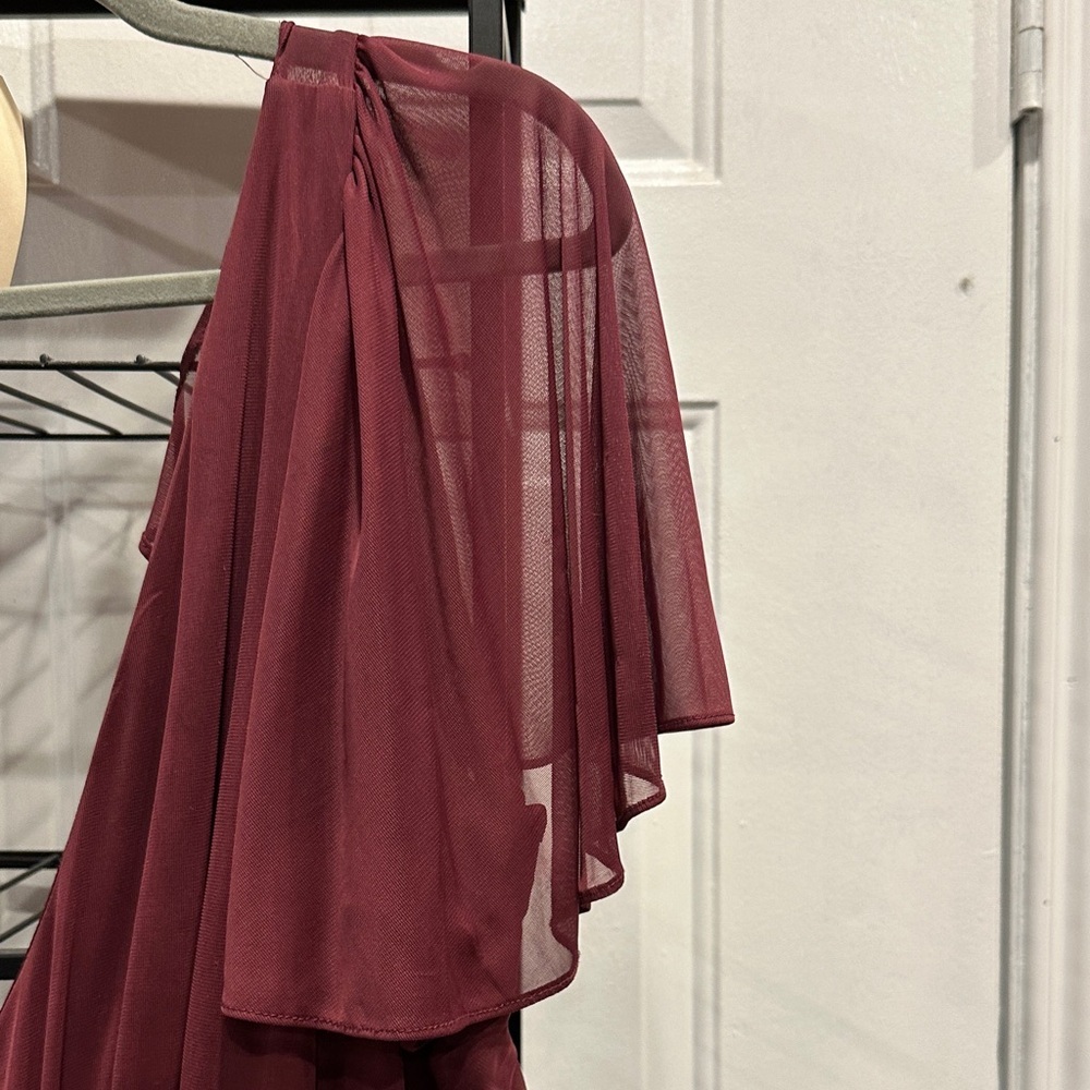Elegant Burgundy Evening Gown - Picture 7 of 9